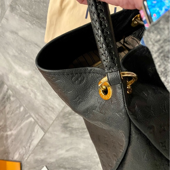 Louis Vuitton Artsy MM - Picture 8 of 16